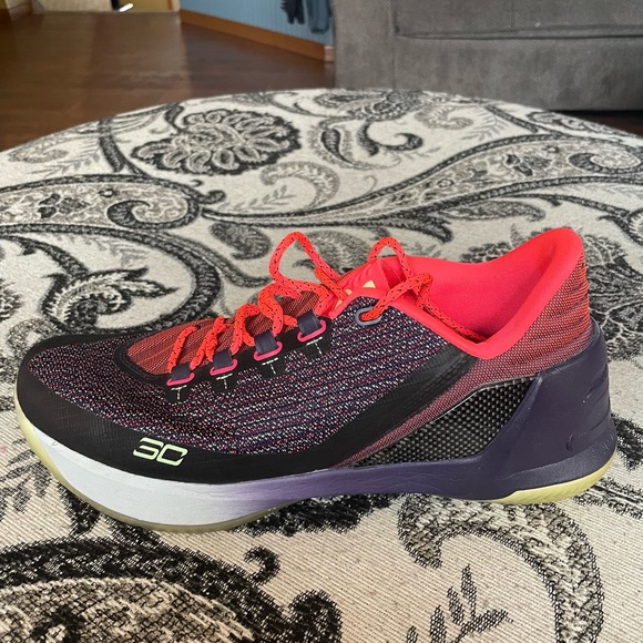 Steph Curry low basketball shoes - Picture 4 of 7